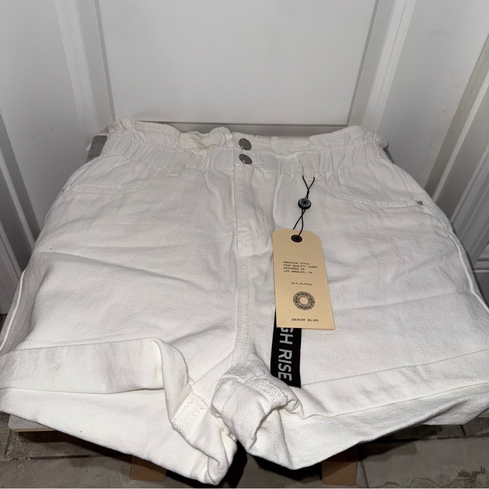 Super High Rise White Shorts Size Medium - Picture 2 of 8